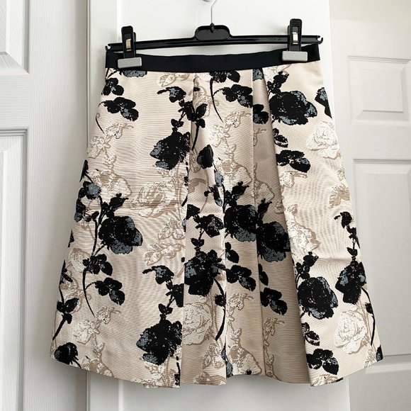 Weekend Max Mara Floral Skirt, size Small - Picture 2 of 7